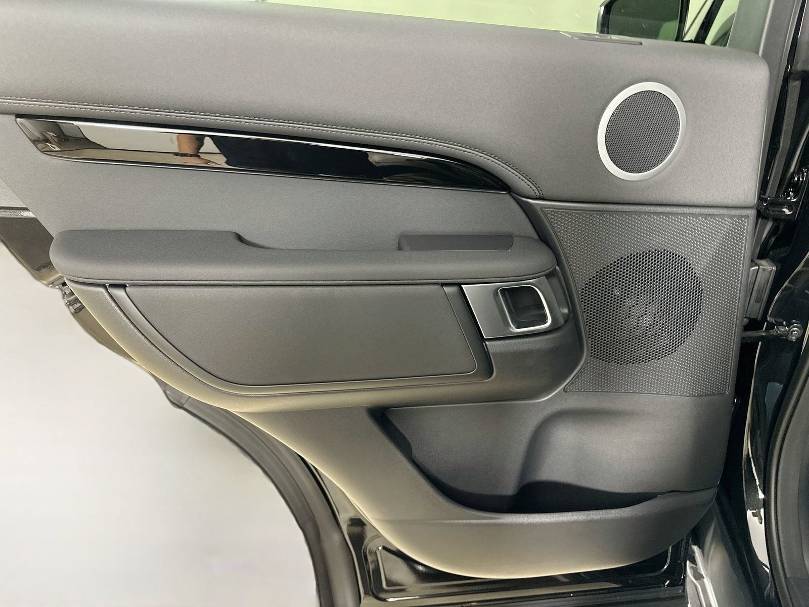 New 2026 Land Rover Discovery S AWD/4WD image 34
