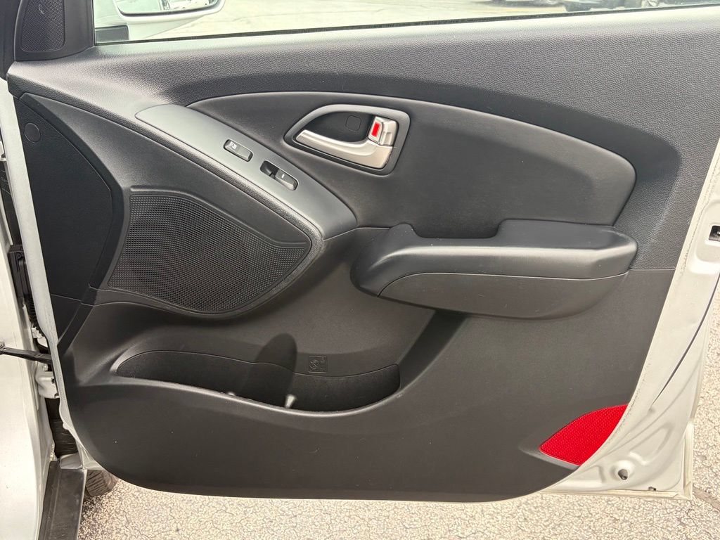 Used 2013 Hyundai Tucson Limited w/ Premium Pkg AWD/4WD image 16