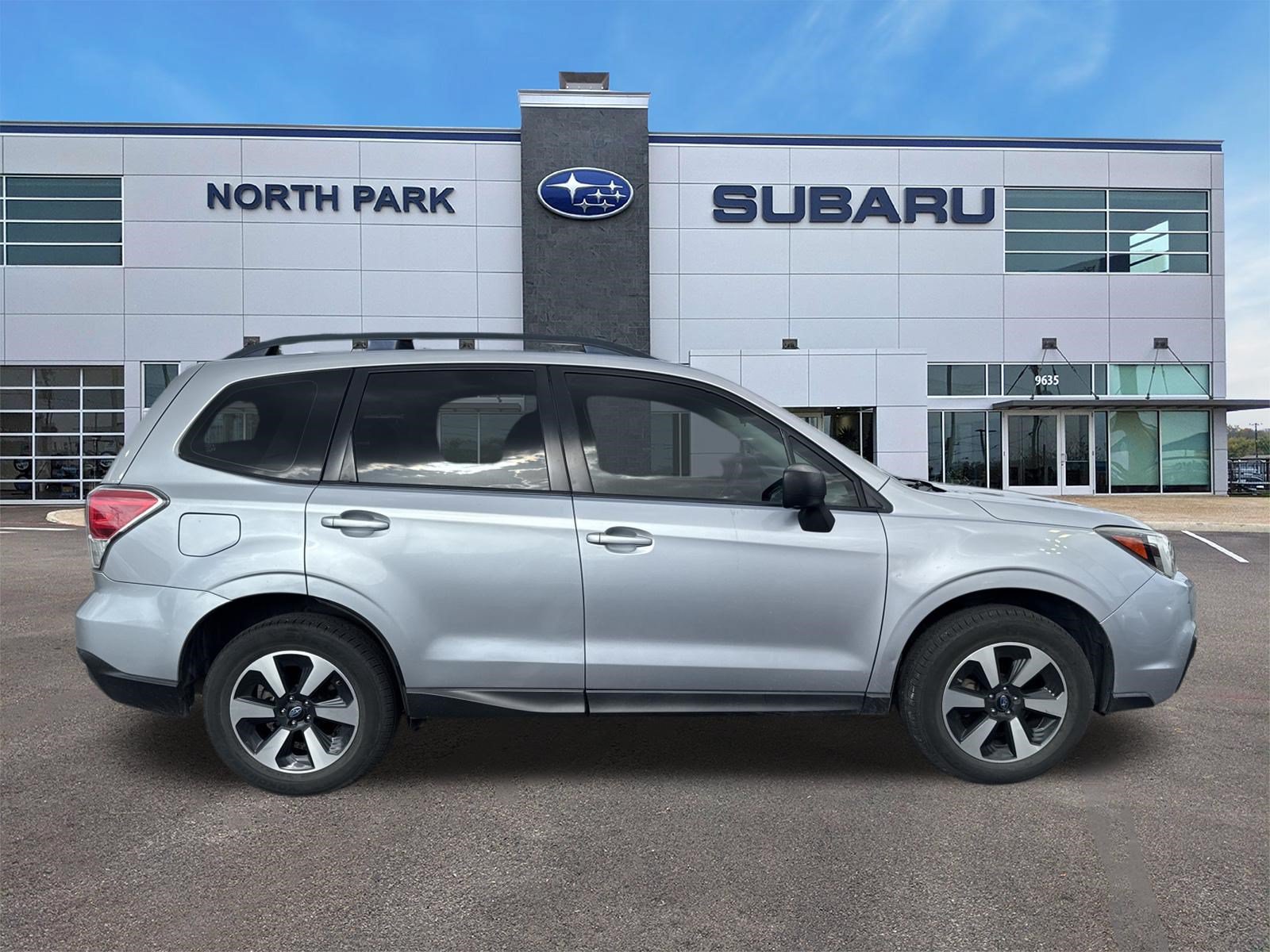 Used 2017 Subaru Forester 2.5i w/ Alloy Wheel Package AWD/4WD image 2