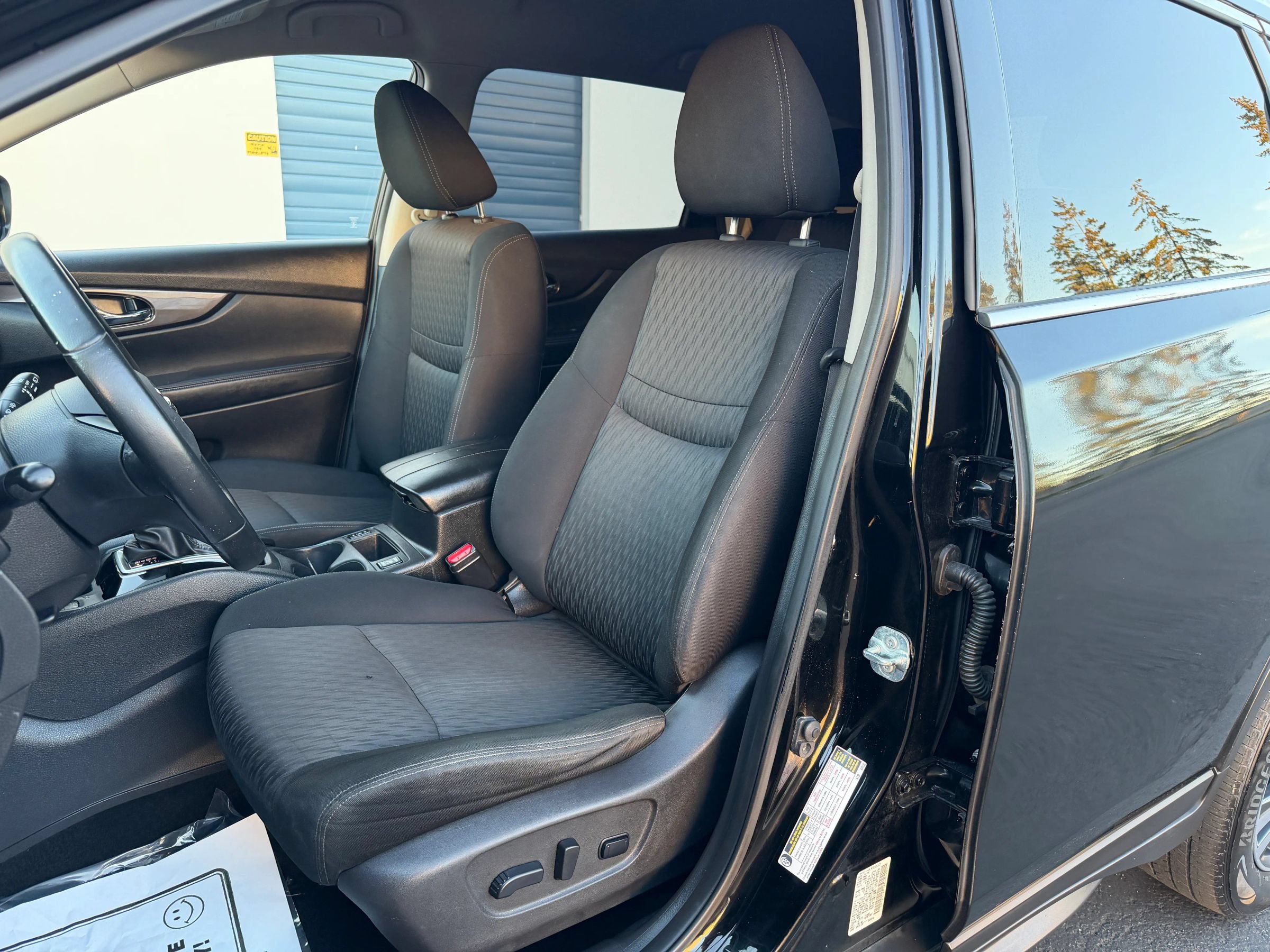 Used 2019 Nissan Rogue SV w/ Premium Package AWD/4WD image 7