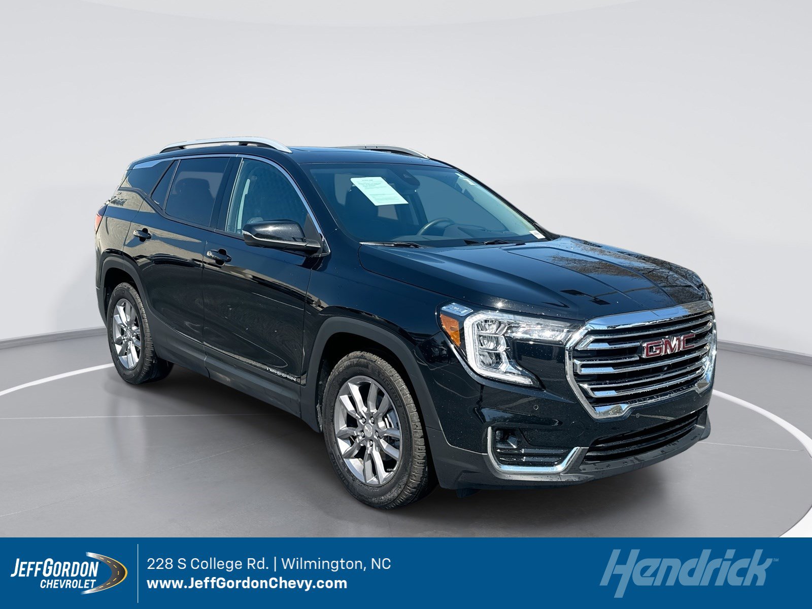 Used 2022 GMC Terrain SLT w/ Infotainment Package II FWD image 1