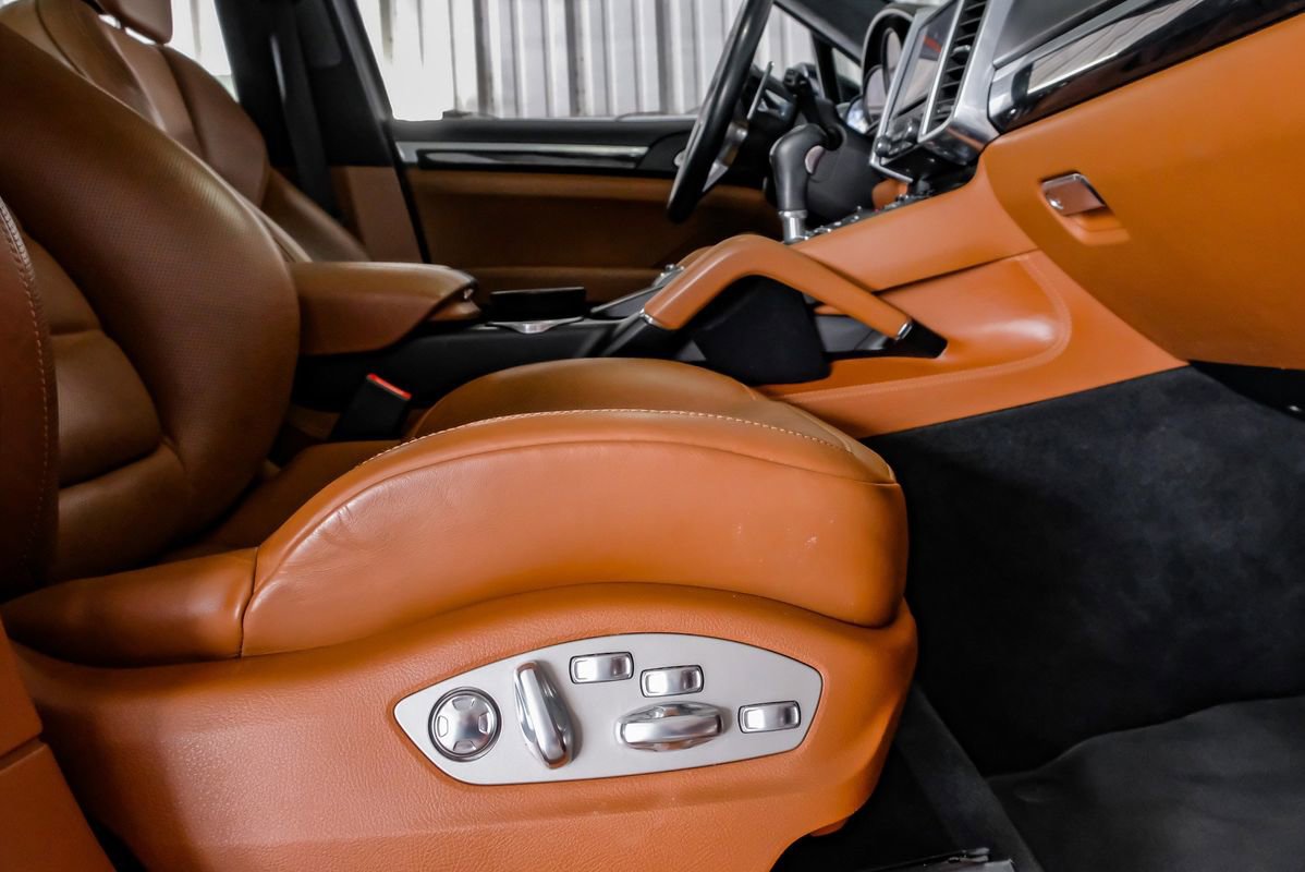 Used 2018 Porsche Cayenne Turbo image 31