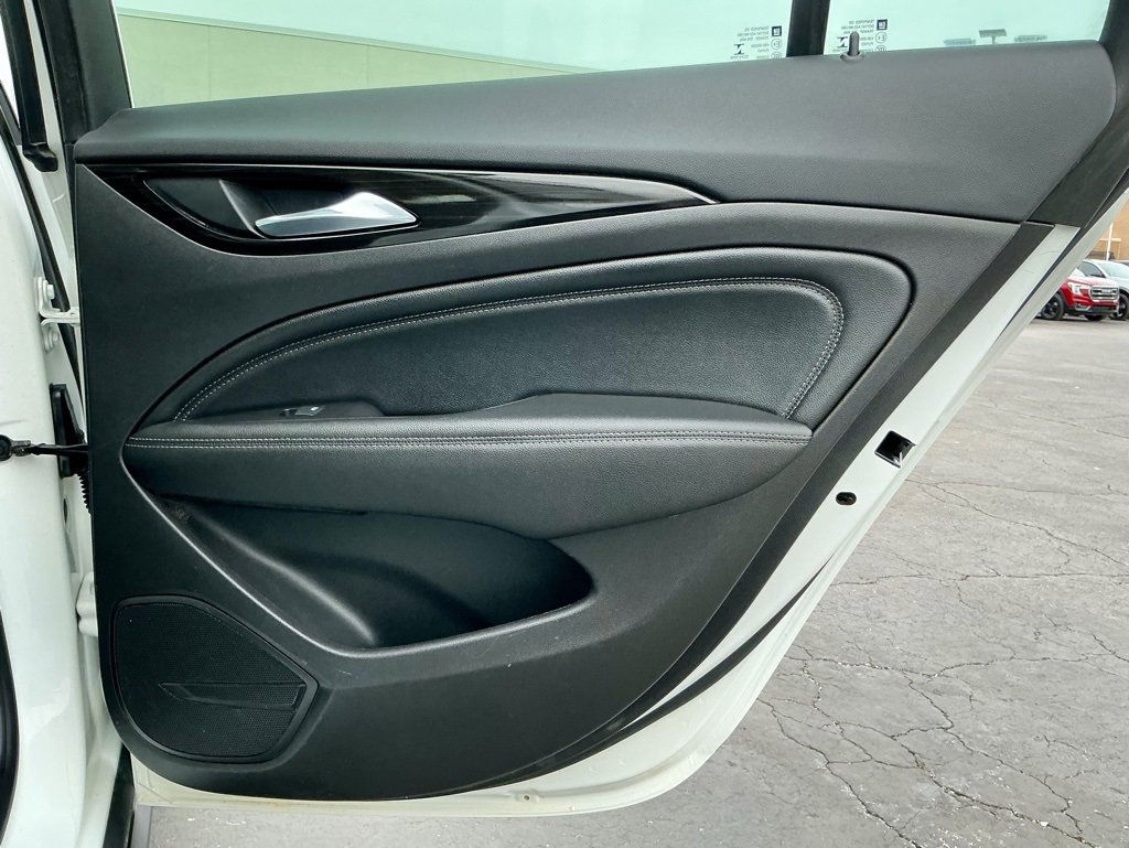 Used 2018 Buick Regal Essence w/ Driver Confidence Package #1 image 25