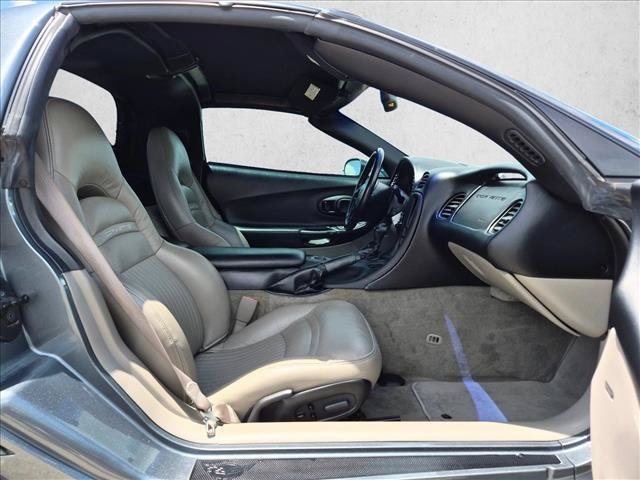 Used 2003 Chevrolet Corvette Coupe w/ Preferred Equipment Group RWD image 19