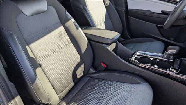 Used 2025 Chevrolet Trax LT image 24