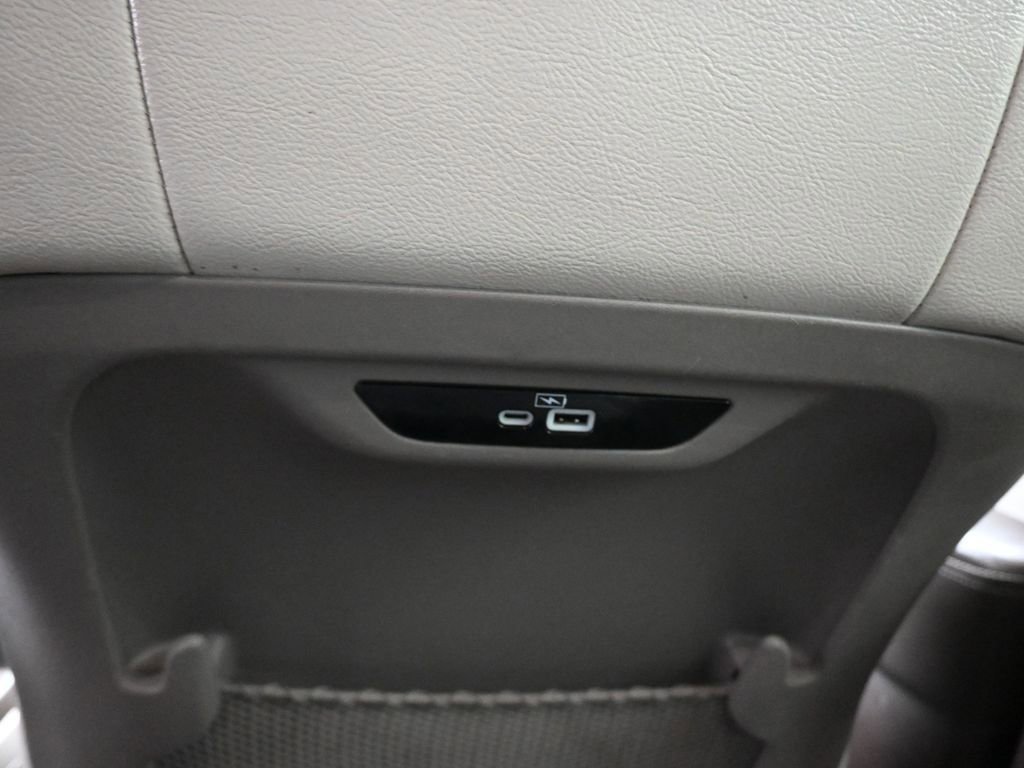 Used 2021 Chrysler Pacifica Touring-L FWD image 47