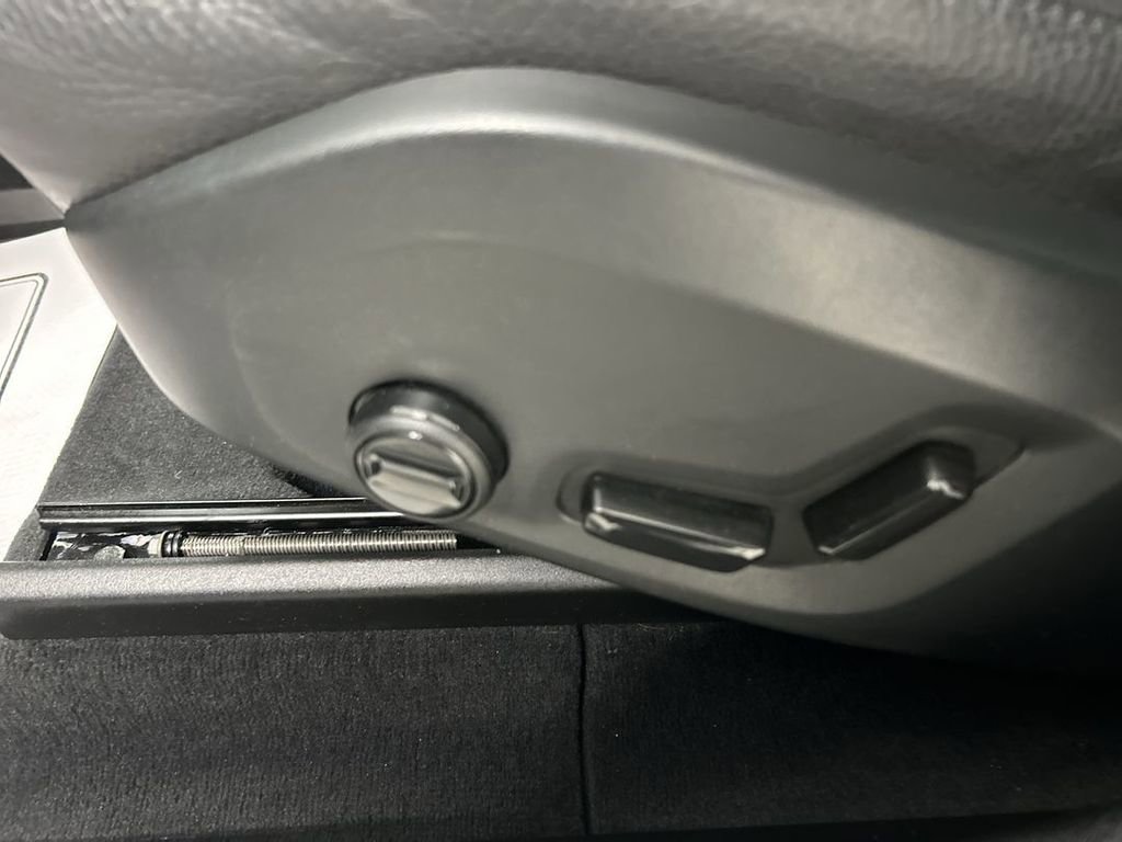 Used 2023 Volvo XC60 B5 Plus w/ Climate Package AWD/4WD image 10