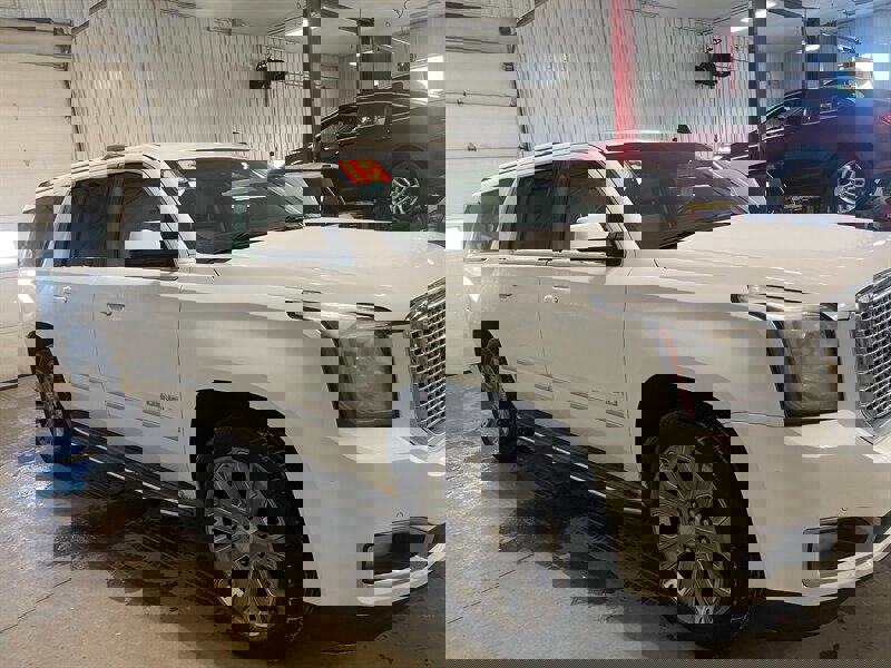 Used 2015 GMC Yukon XL Denali w/ Touring Package AWD/4WD image 5