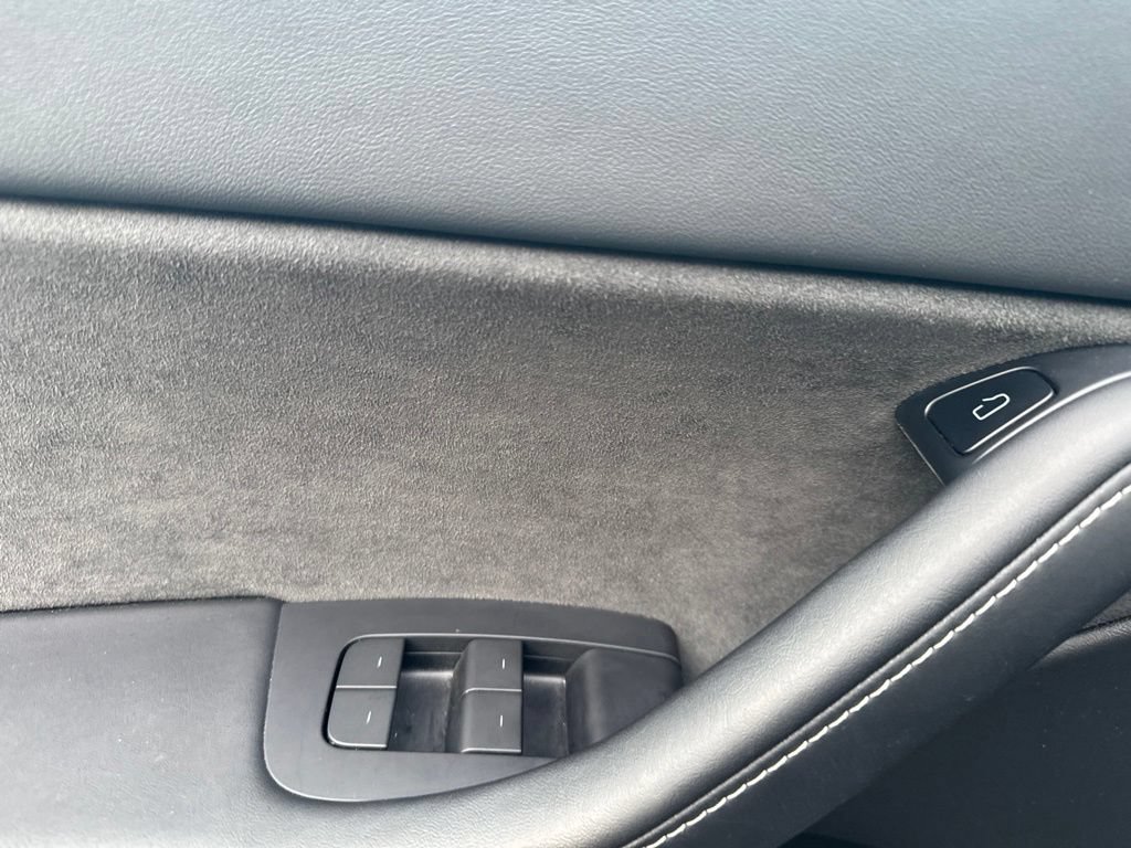 Used 2022 Tesla Model Y Long Range AWD/4WD image 12