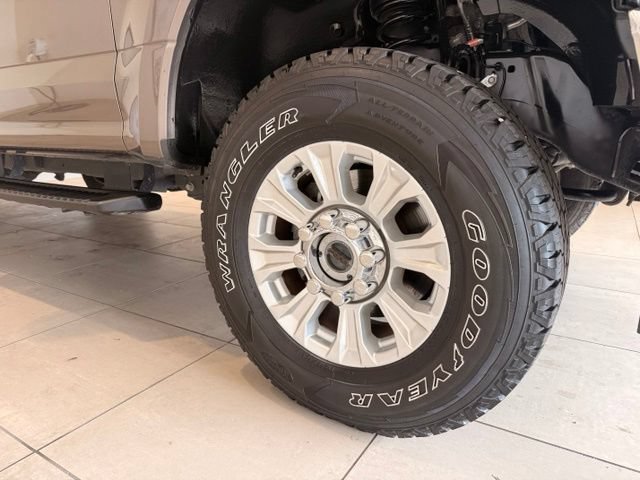 Used 2020 Ford F250 XLT w/ XLT Value Package AWD/4WD image 4