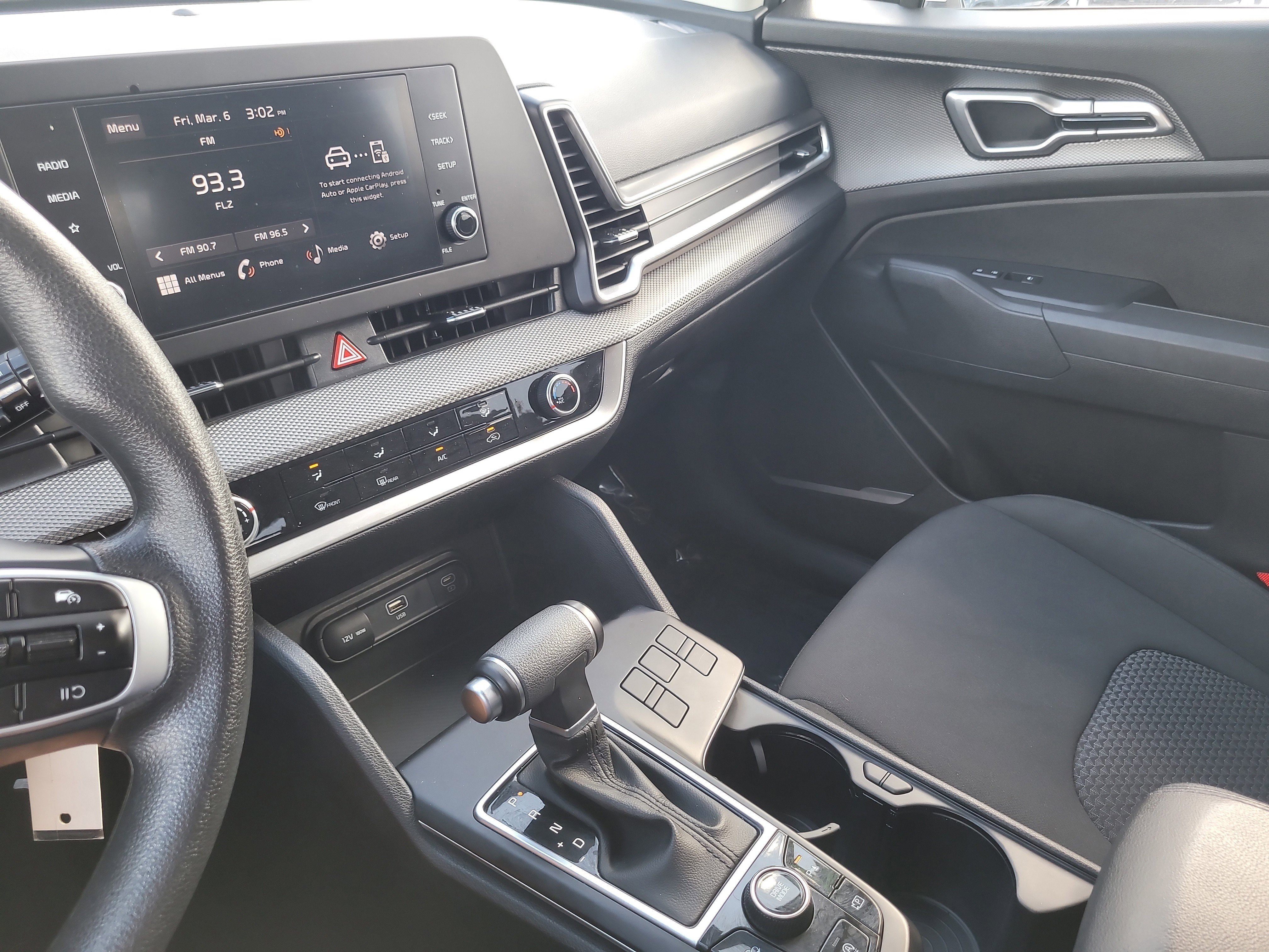 Used 2025 Kia Sportage LX image 20