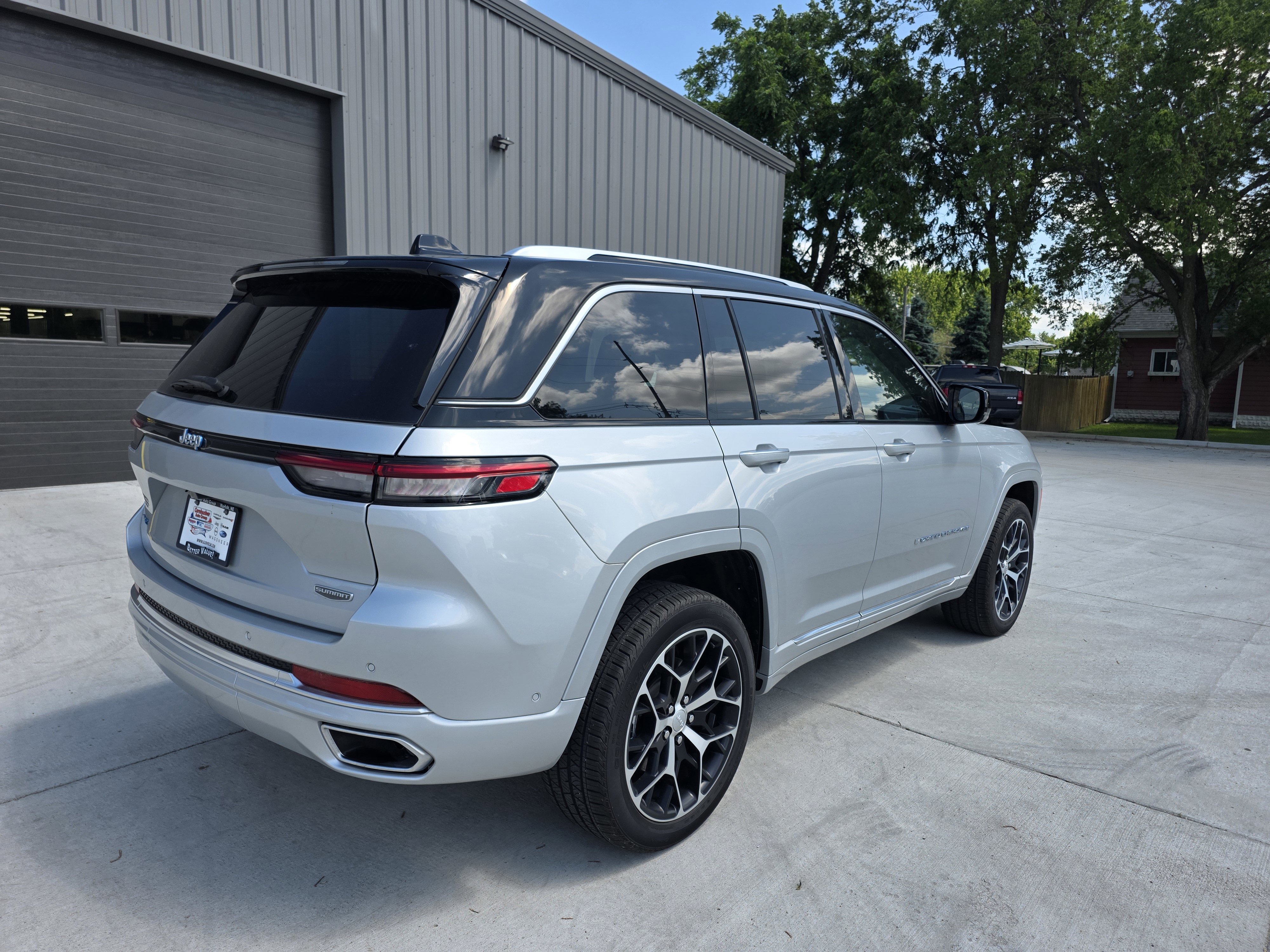 Used 2023 Jeep Grand Cherokee Summit image 7