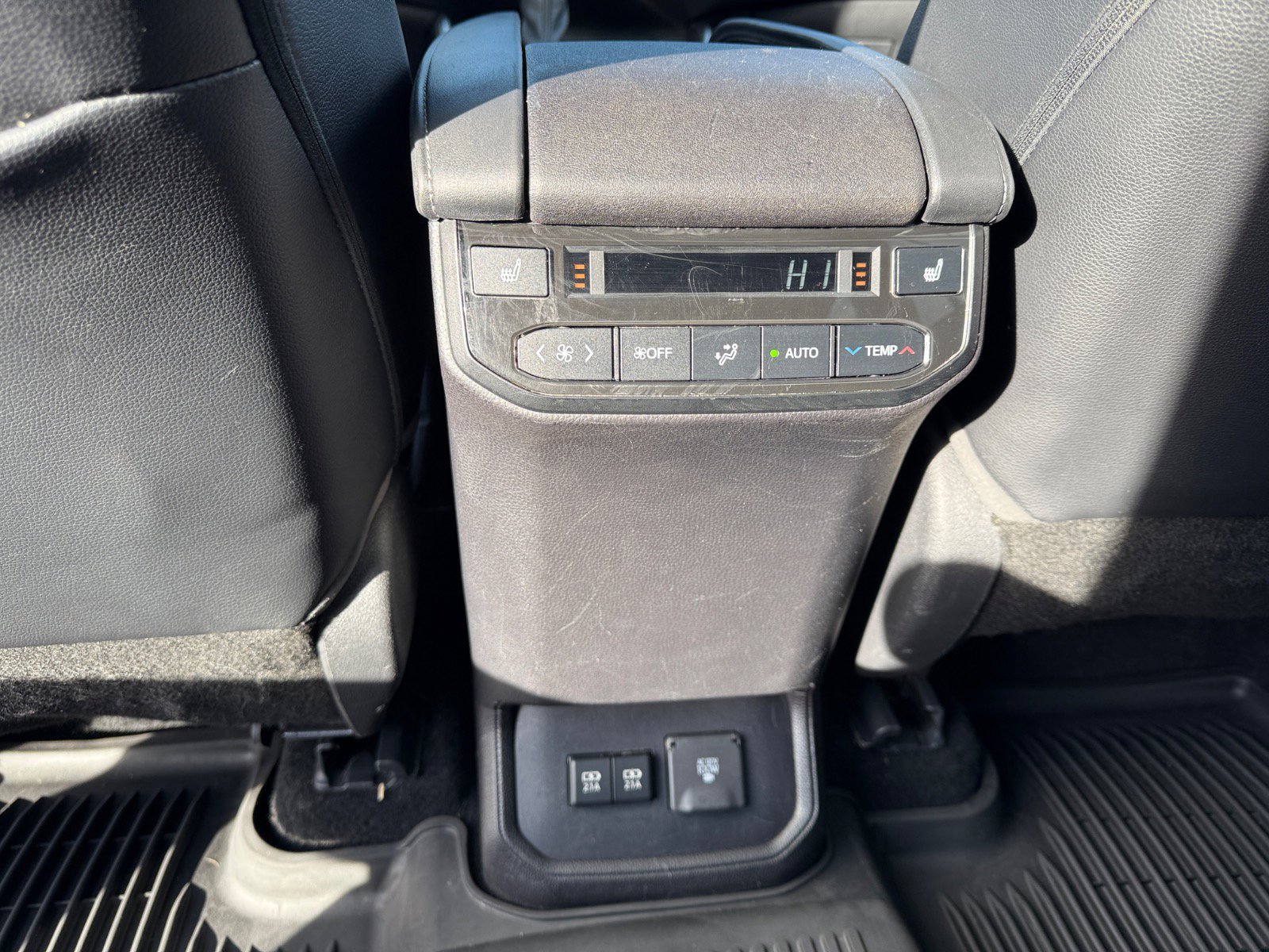 Used 2020 Toyota Highlander Platinum image 14