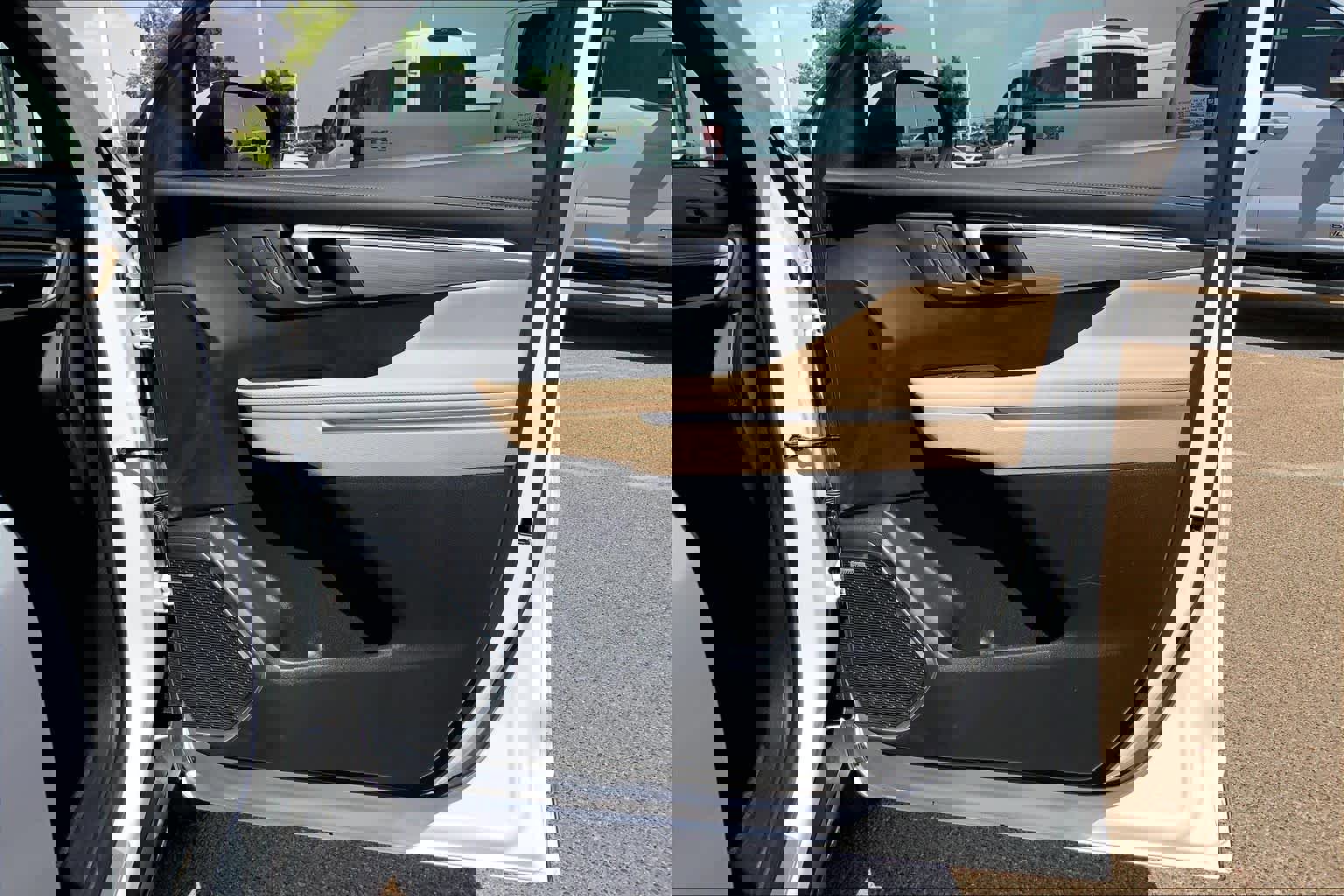 Used 2025 Buick Enclave Preferred FWD image 23