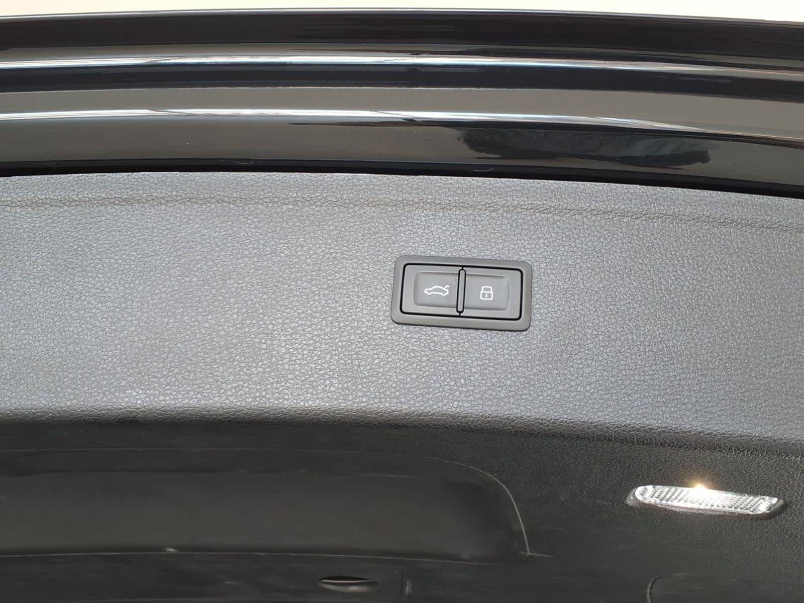 Used 2023 Audi Q5 2.0T Premium Plus w/ Premium Plus Package AWD/4WD image 12