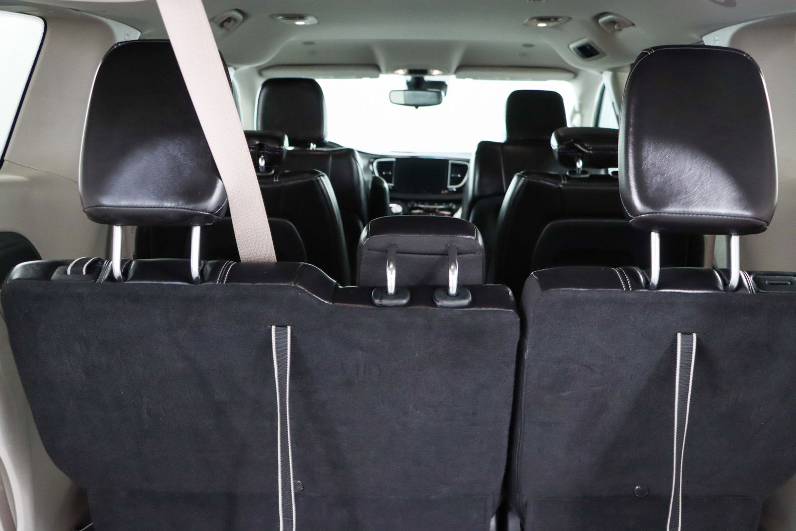 Used 2023 Chrysler Pacifica Touring-L image 30