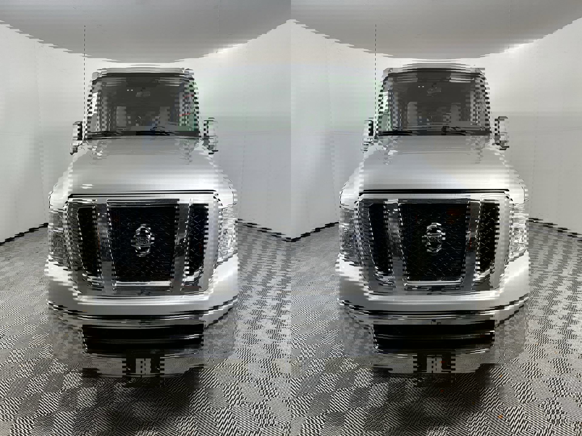 Used 2018 Nissan NV 3500 SV w/ Navigation Package image 4