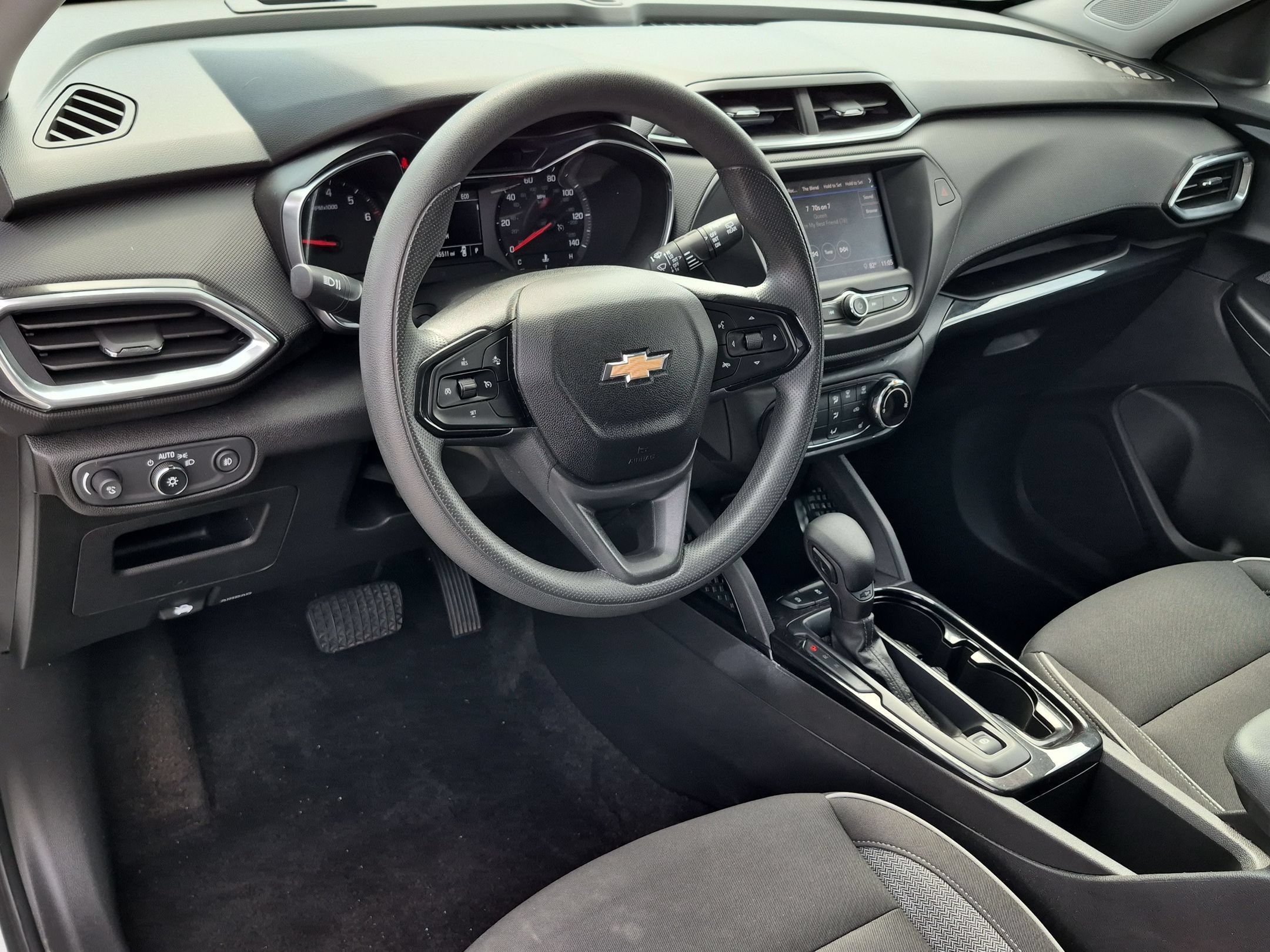 Used 2023 Chevrolet TrailBlazer LT FWD image 16