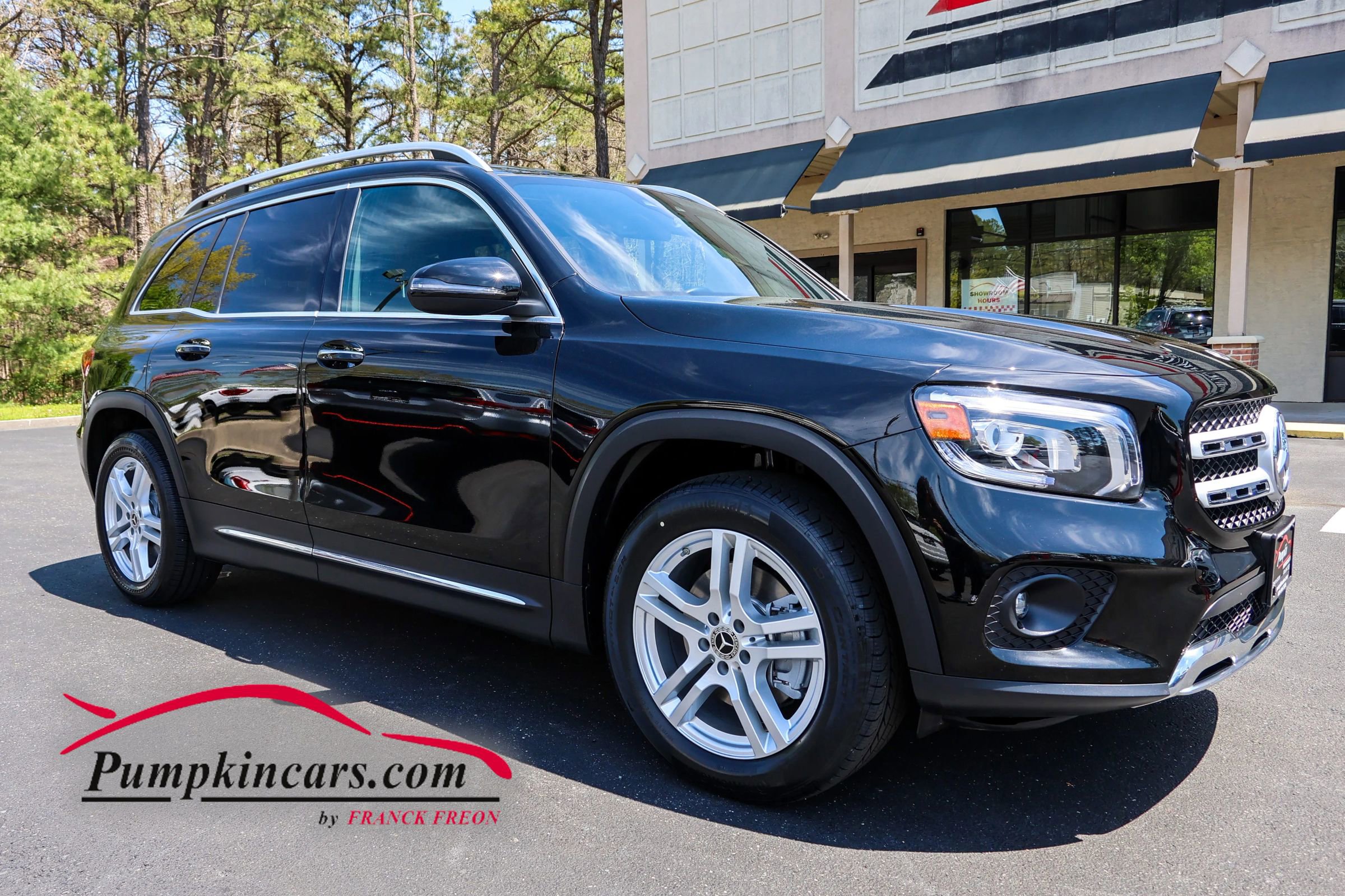 Used 2021 Mercedes-Benz GLB 250 4MATIC w/ Premium Package image 1