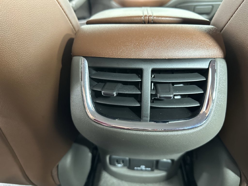 Used 2018 Chevrolet Malibu Premier FWD image 23