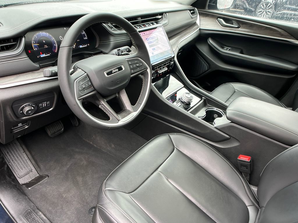 Used 2024 Jeep Grand Cherokee Limited w/ Black Appearance Package image 10