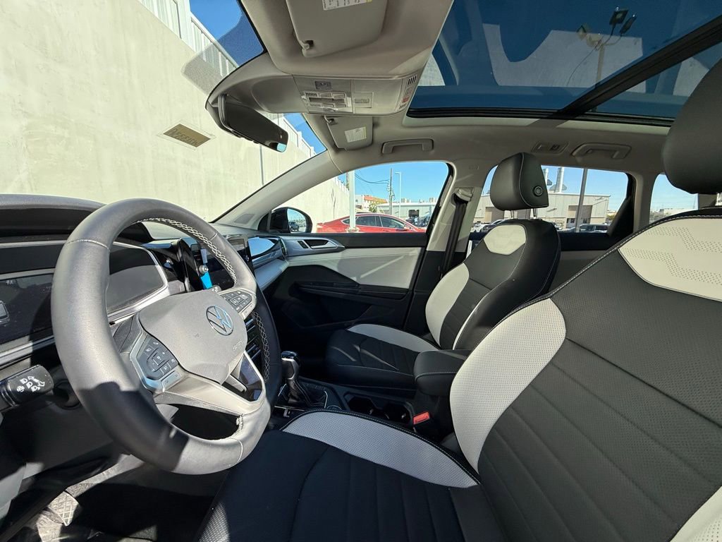 Certified 2025 Volkswagen Taos SEL AWD/4WD image 9