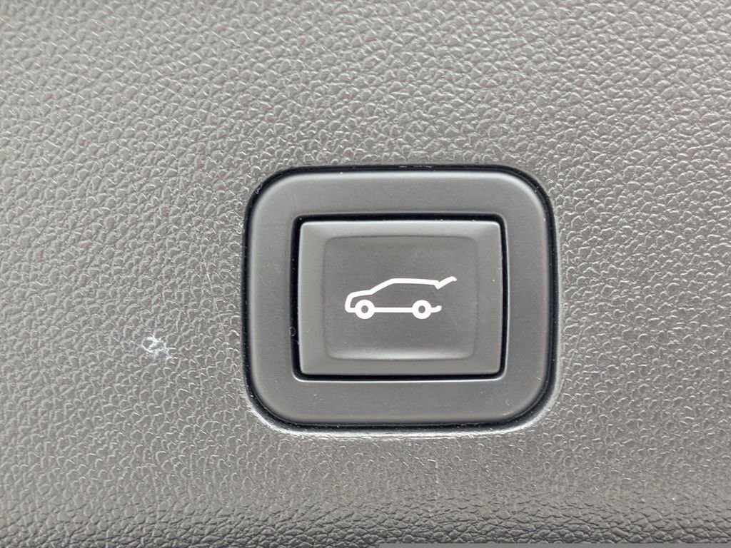 Used 2023 GMC Yukon Denali image 13