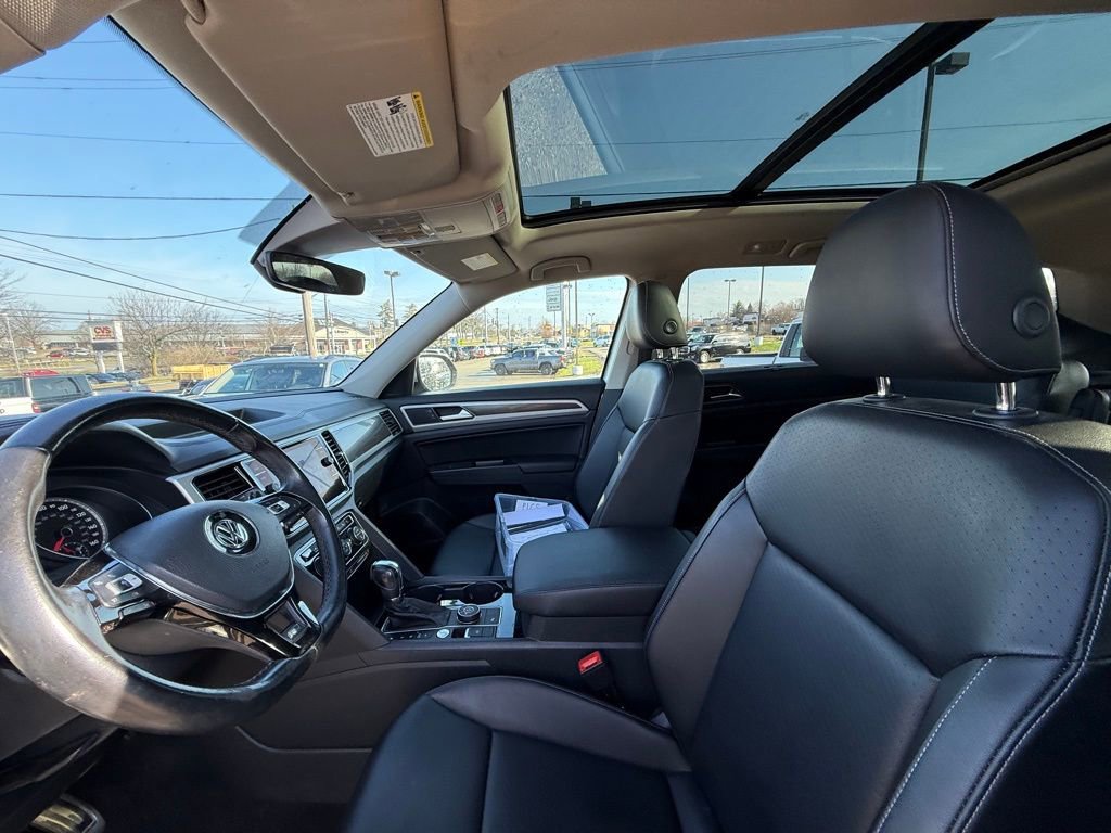 Used 2018 Volkswagen Atlas SEL w/ R-Line Package AWD/4WD image 12