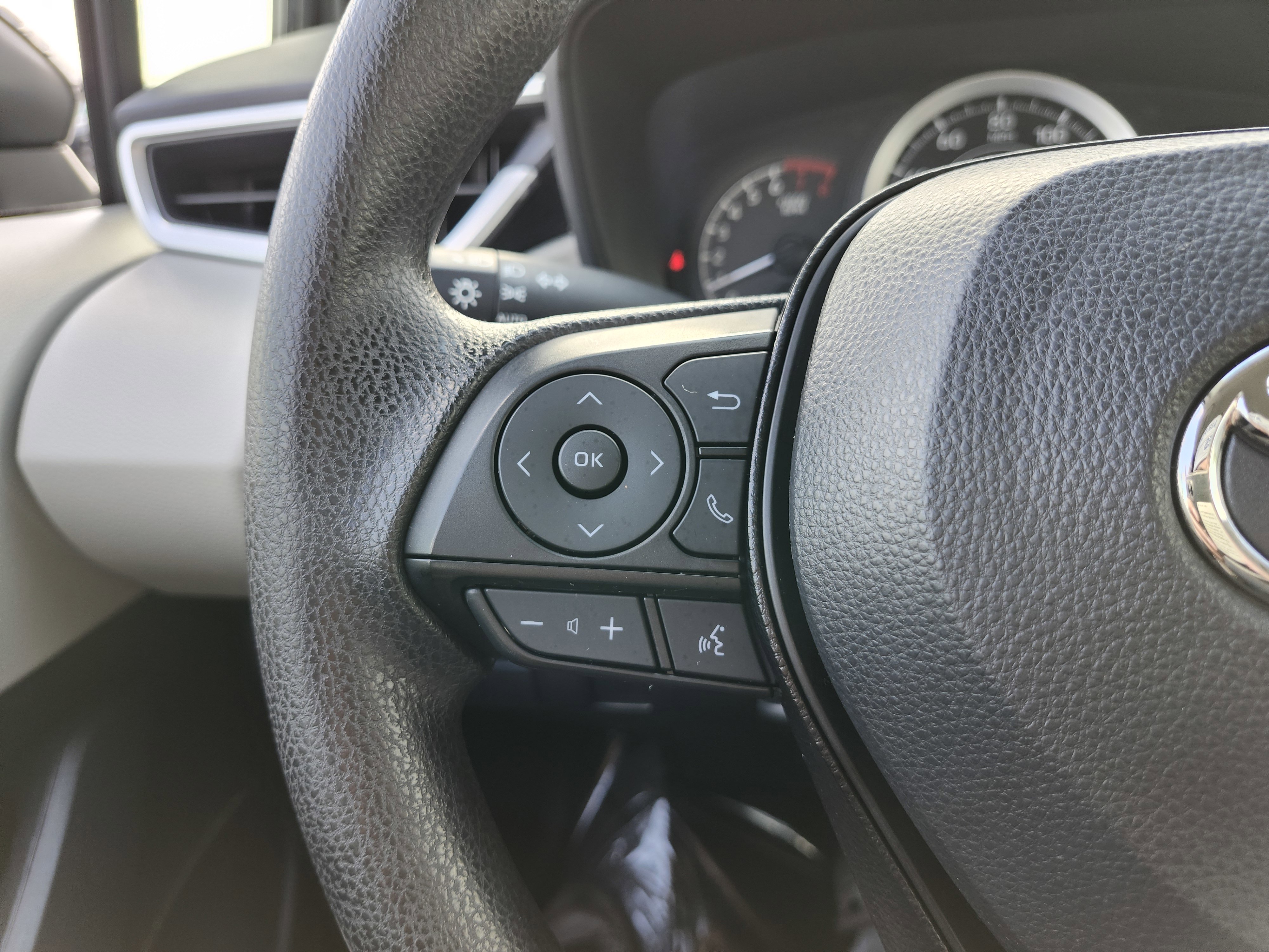 Used 2021 Toyota Corolla LE w/ Carpet Mat Package (TMS) FWD image 28