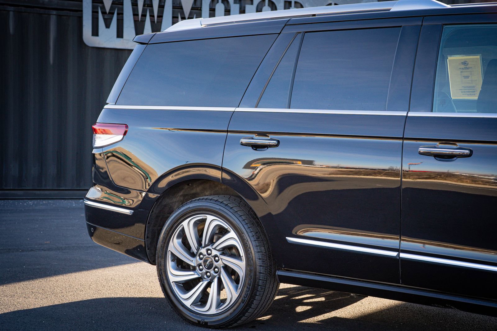 Used 2024 Lincoln Navigator Reserve image 5