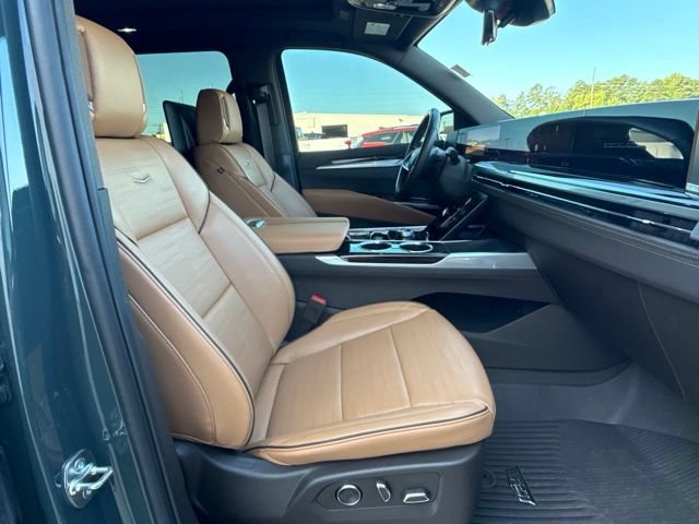 Used 2025 Cadillac Escalade ESV Premium Luxury w/ Touring Package AWD/4WD image 23