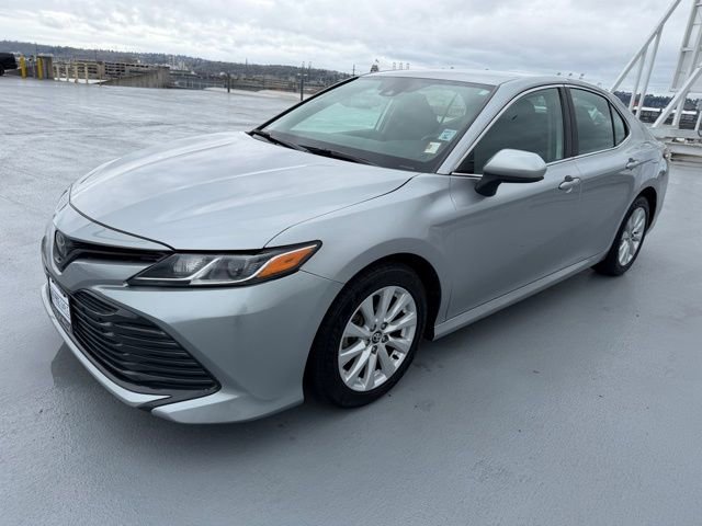 Used 2020 Toyota Camry LE image 3