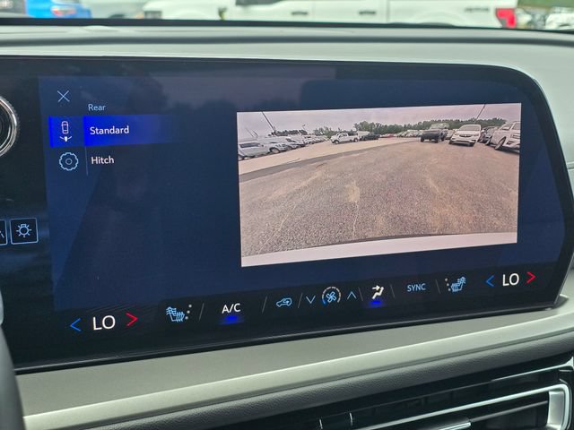Used 2025 Chevrolet Traverse LT w/ LPO, Floor Liner Package FWD image 30