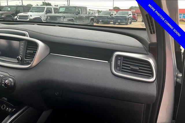Used 2019 Kia Sorento L image 16