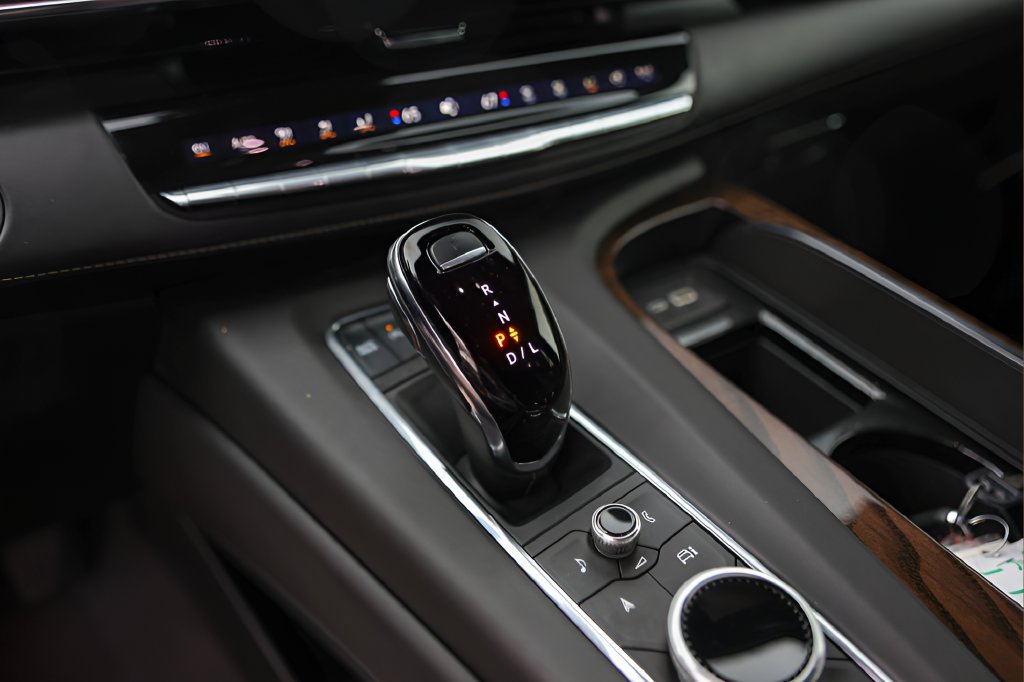 Used 2024 Cadillac Escalade ESV Sport Platinum w/ LPO, ONYX Package AWD/4WD image 19