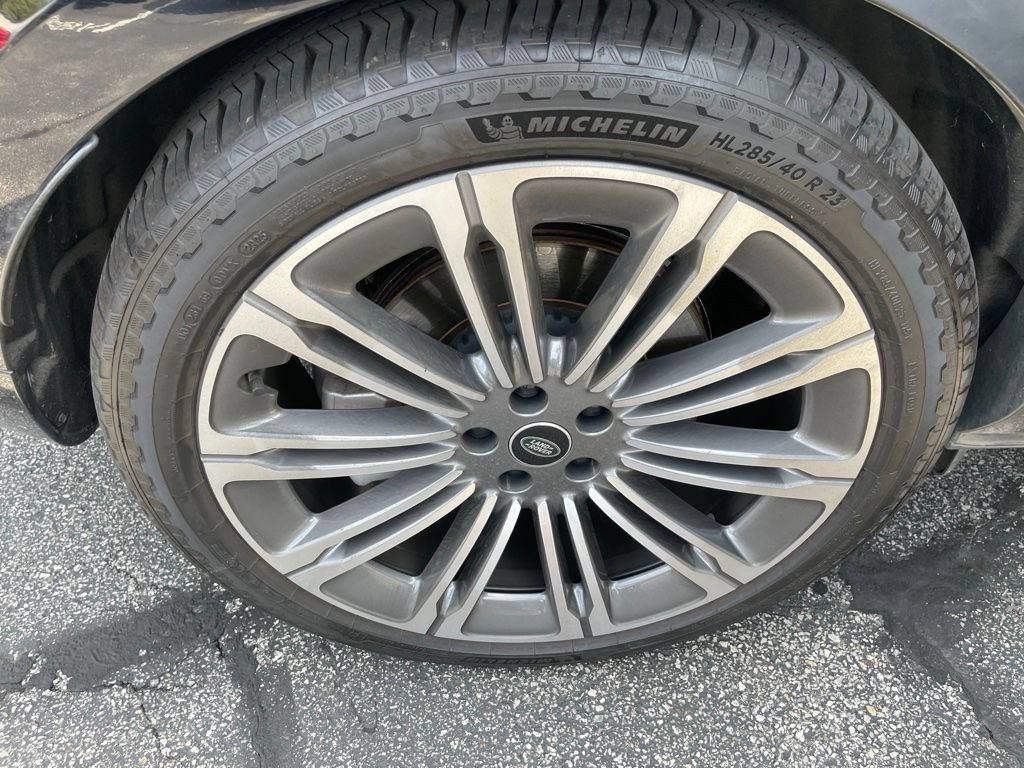 Certified 2025 Land Rover Range Rover SE AWD/4WD image 19