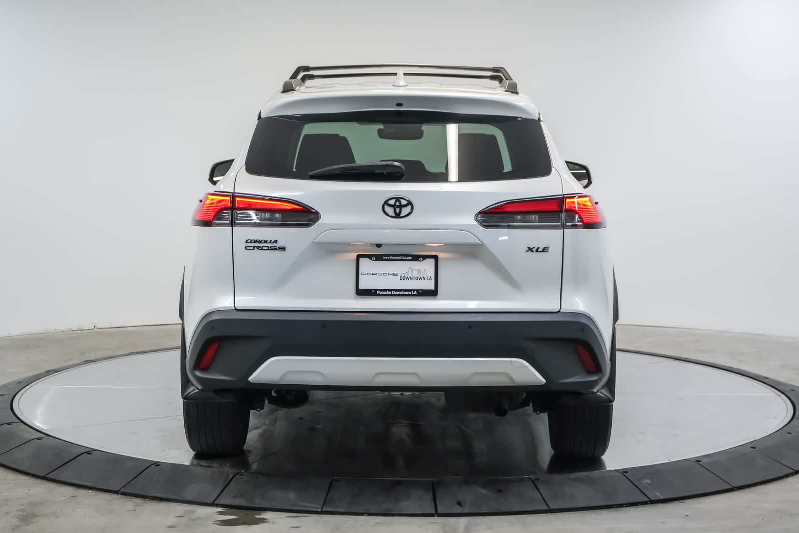 Used 2023 Toyota Corolla Cross XLE w/ Convenience Package FWD image 9