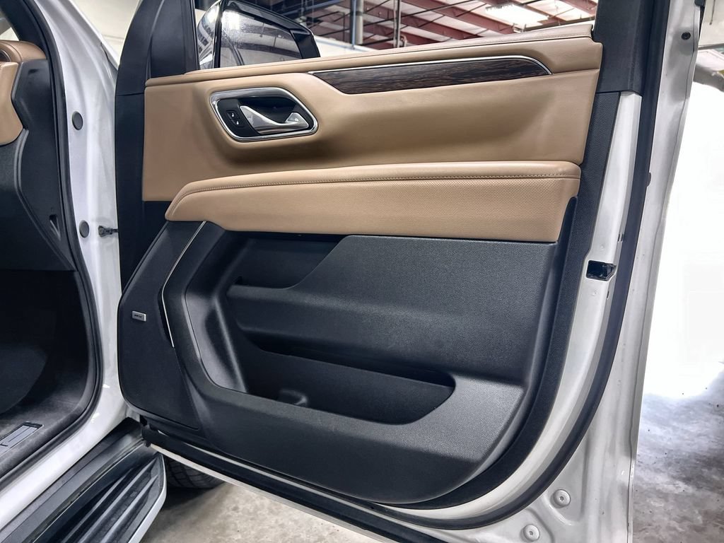 Used 2024 Chevrolet Suburban Premier RWD image 32