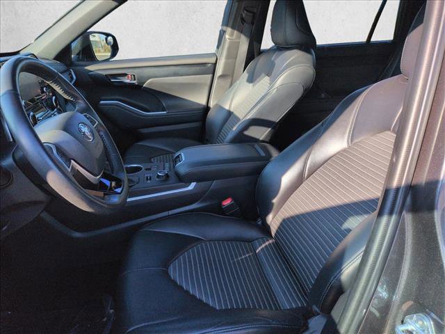 Used 2022 Toyota Highlander XSE image 17