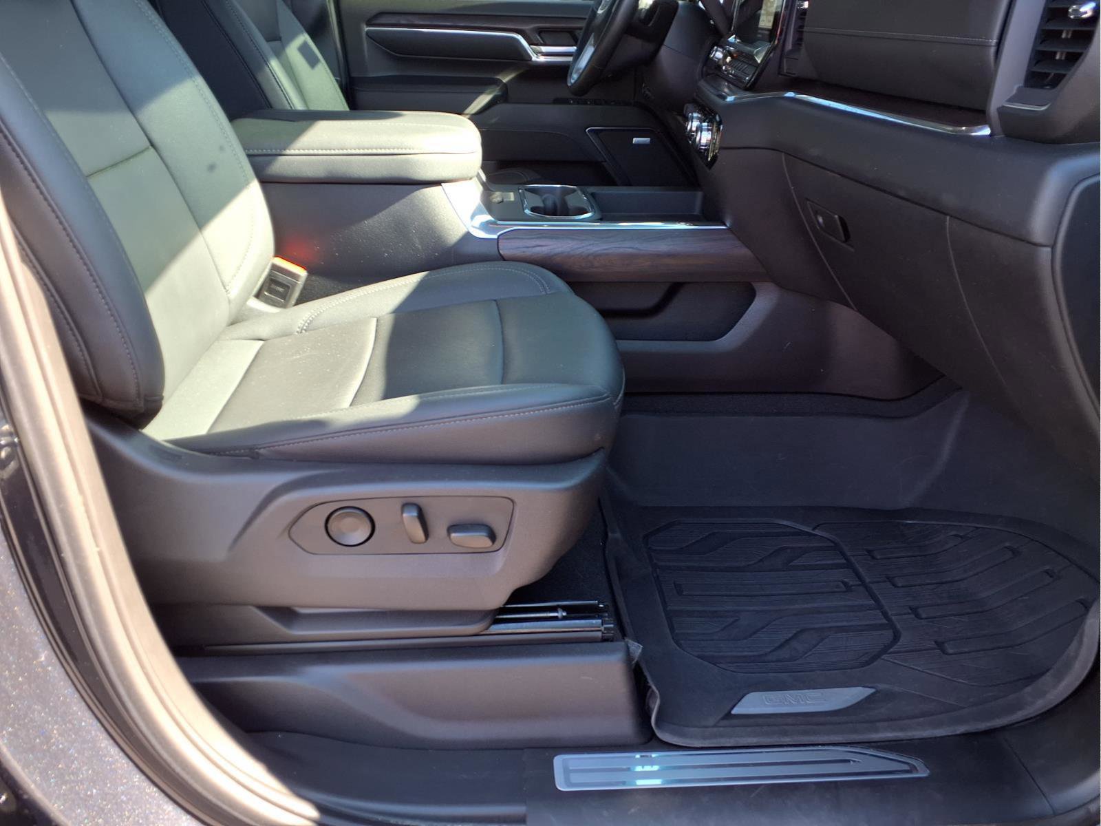 Used 2024 GMC Sierra 3500 SLT w/ SLT Premium Package image 22