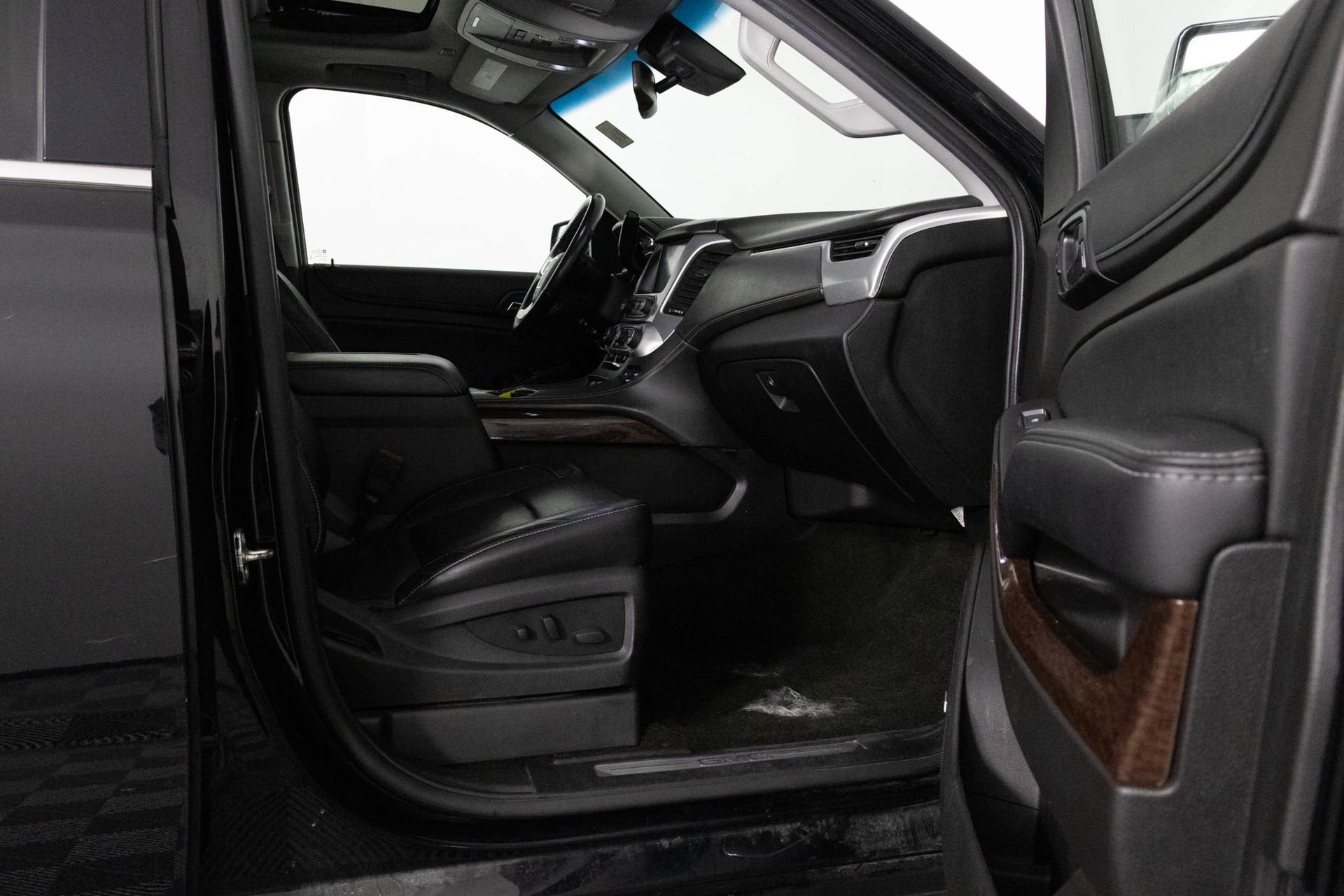 Used 2017 GMC Yukon XL SLT image 23