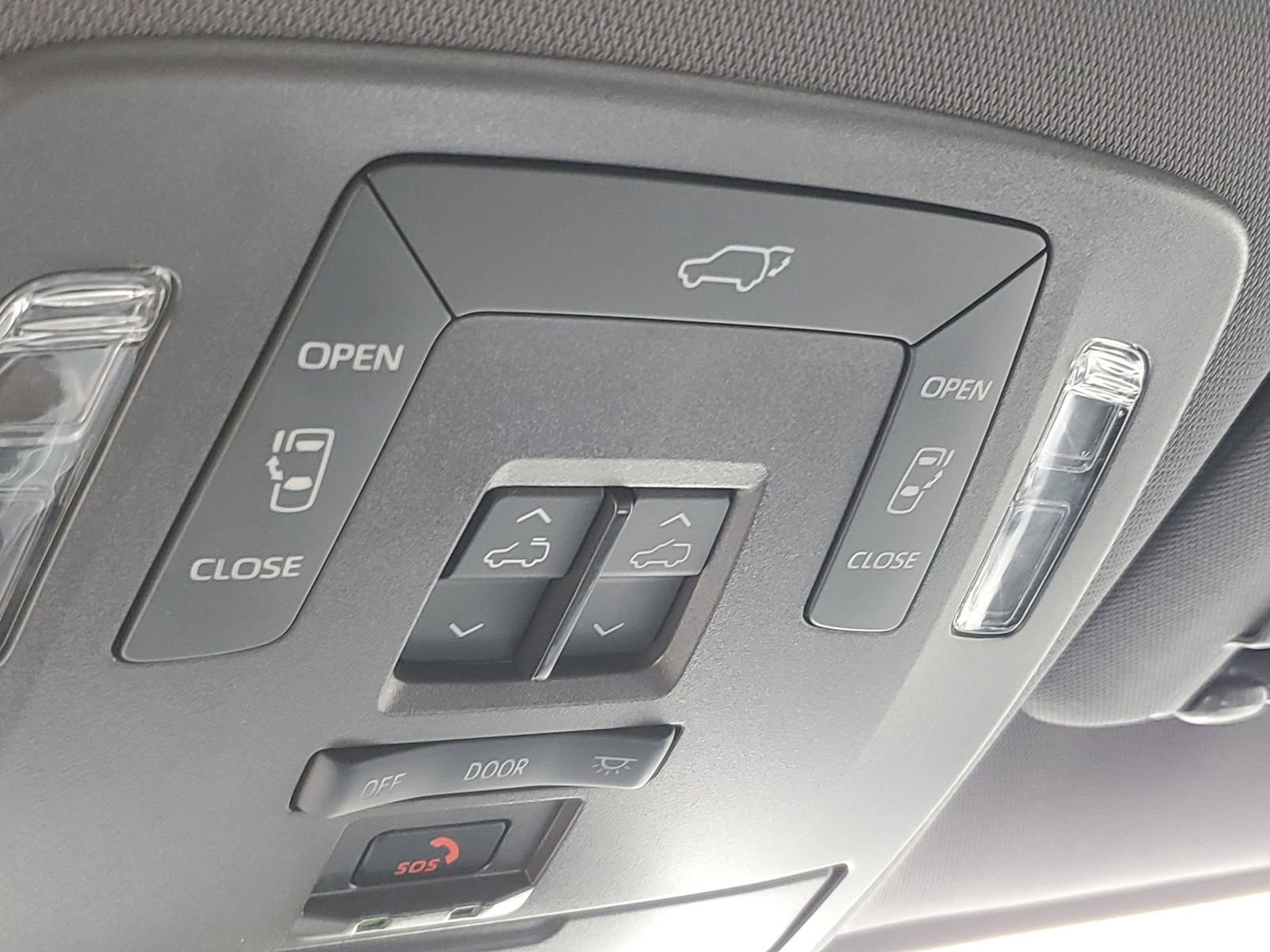 Used 2024 Toyota Sienna XSE image 34