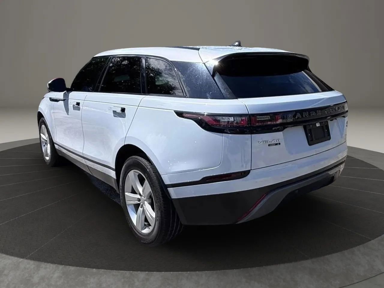 Used 2020 Land Rover Range Rover Velar S image 3