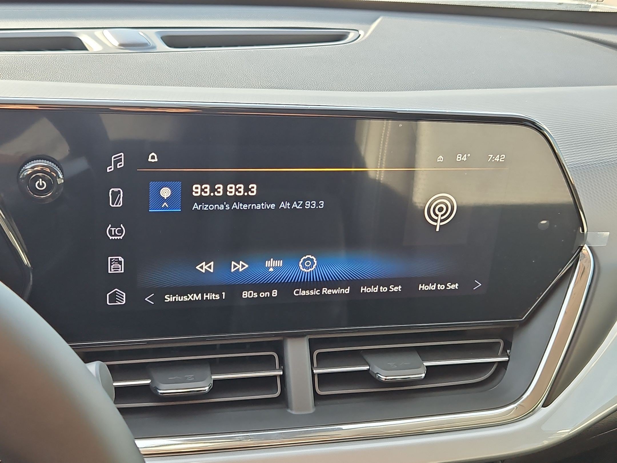 New 2026 Chevrolet Trax LT w/ LT Convenience Package FWD image 3
