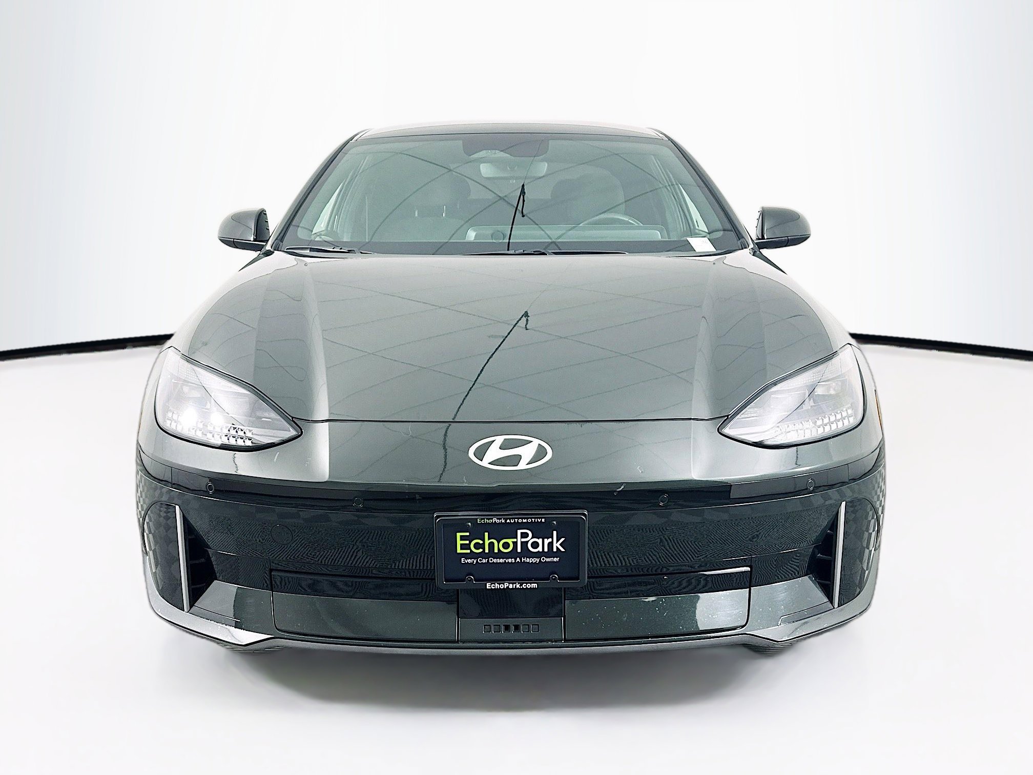 Used 2023 Hyundai Ioniq 6 SE RWD image 2