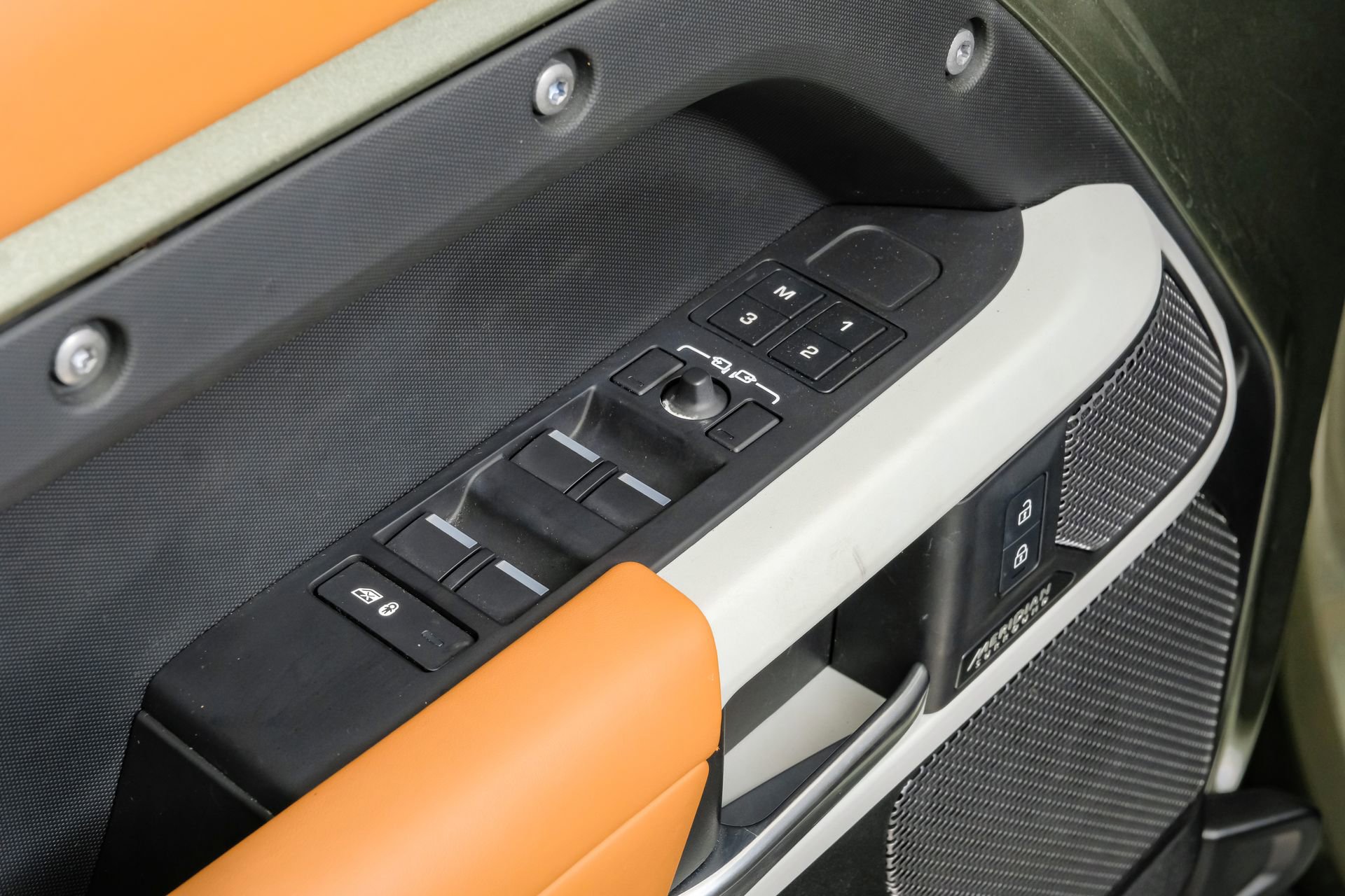 Used 2023 Land Rover Defender 110 SE AWD/4WD image 46