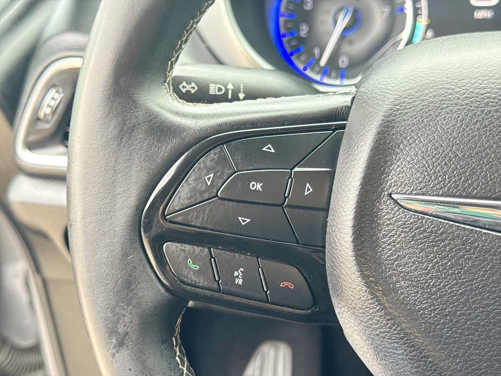 Used 2018 Chrysler Pacifica Touring-L w/ Advanced Safetytec Group FWD image 24