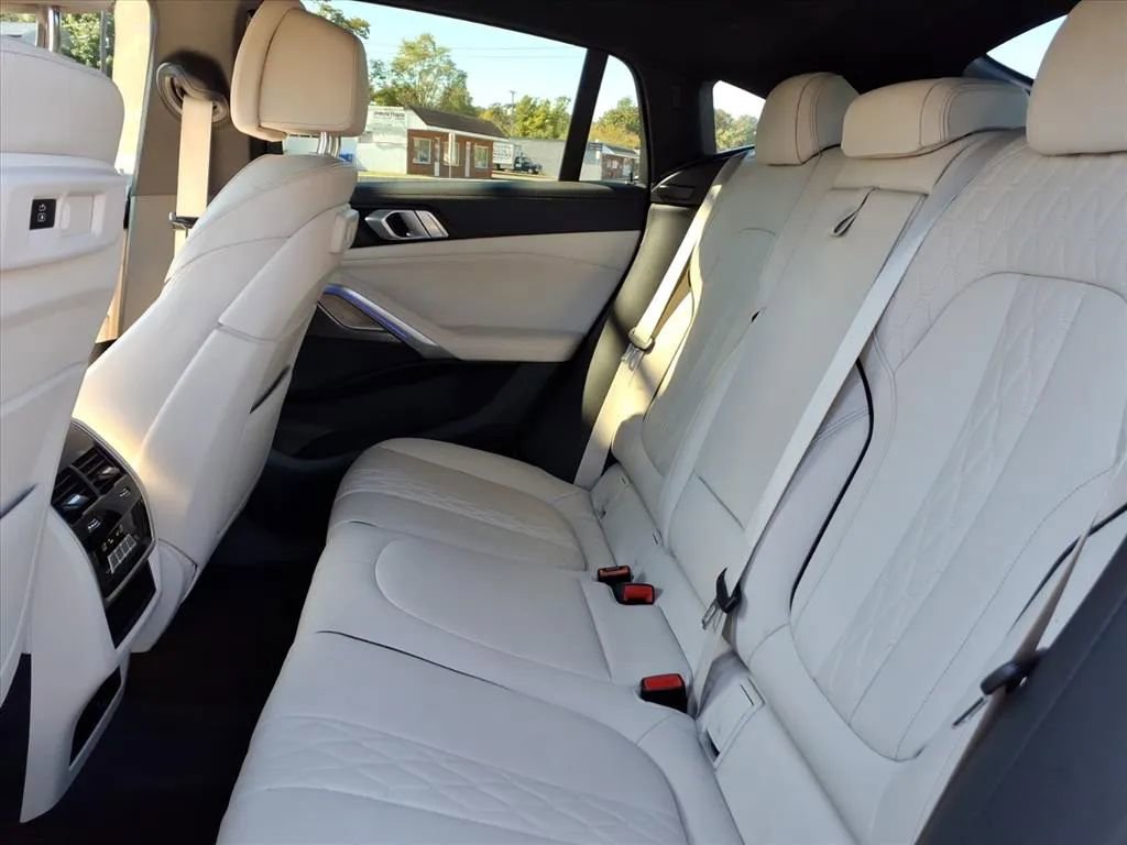 Used 2023 BMW X6 xDrive40i w/ M Sport Package image 15