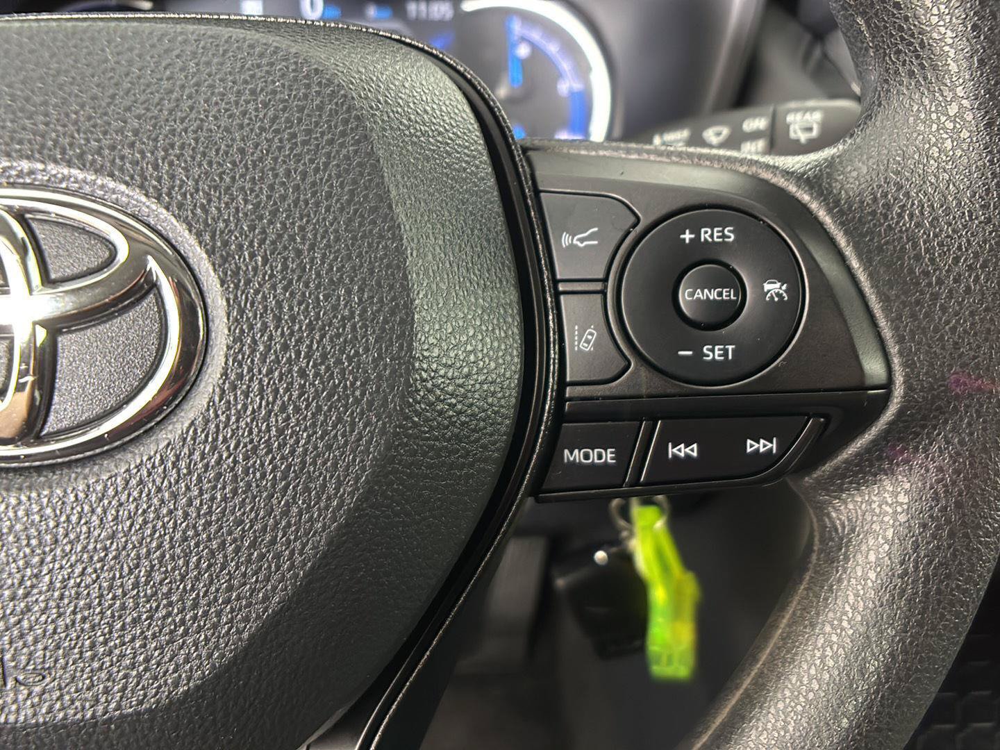Used 2025 Toyota RAV4 LE AWD/4WD image 39