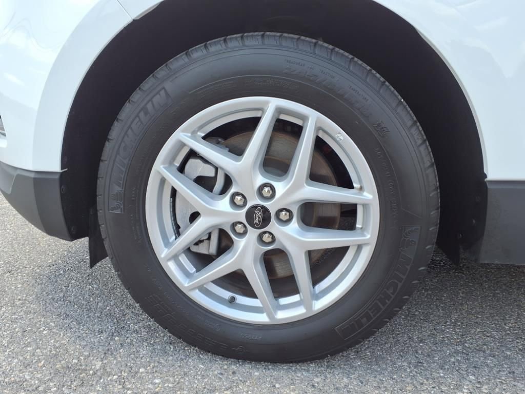 Used 2024 Ford Edge SEL image 9